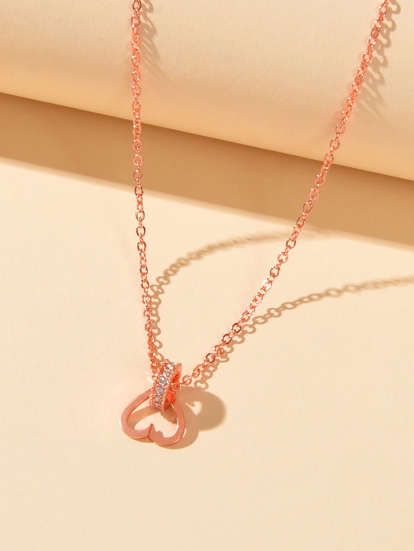 Sweet Rose Gold Chain Rhinestone Circle Heart Charm Necklace